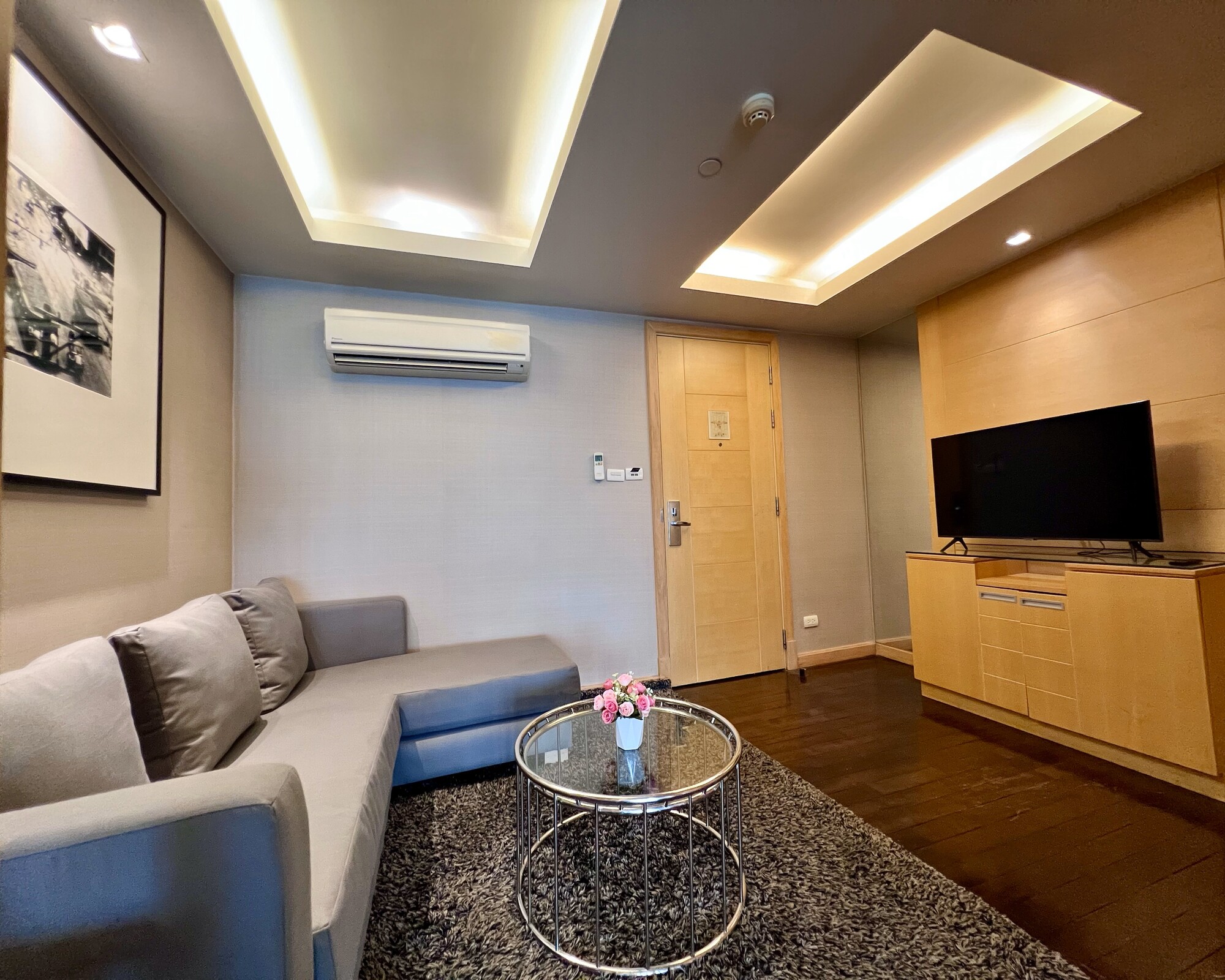 Premium 1BR Lake View-5